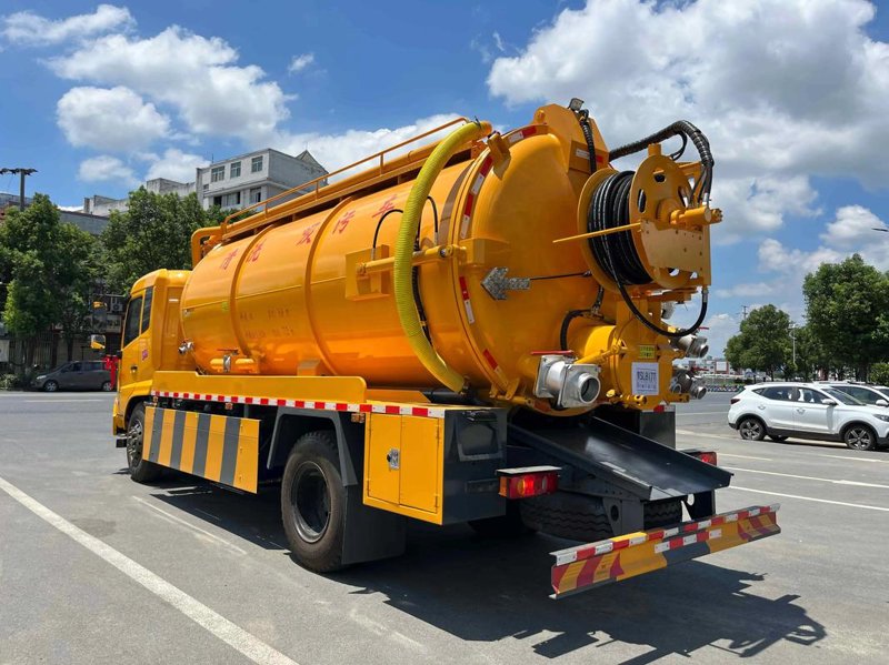 湖北洒水车市场动态观察：应对气候变化的绿色利器